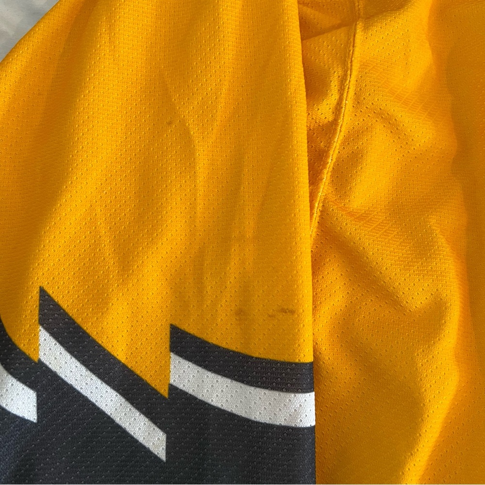 Boston Bruins CCM Pooh Bear NHL Hockey Jersey Vintage Yellow - Picture 5 of 15